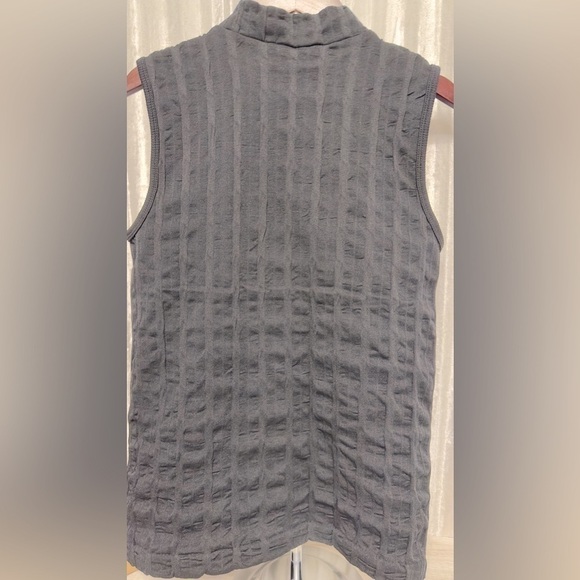 Dictionary sleeveless fleece lined top. Women’s size S/M - Picture 3 of 4